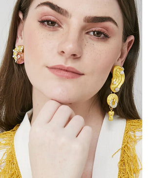 Shell and Ear Earrings Gold