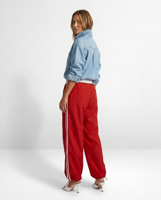 Connie Trackpants 'Red & White' LIVE